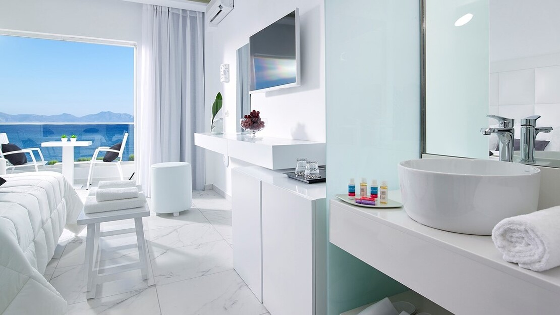 Dimitra Beach Hotel & Suites